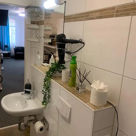 Preis Stadtzentrum Modernes Ambiente Max 2 Personen Einzelbetten Voll Ausgestattet Mit Prime Und Wlan Apartment